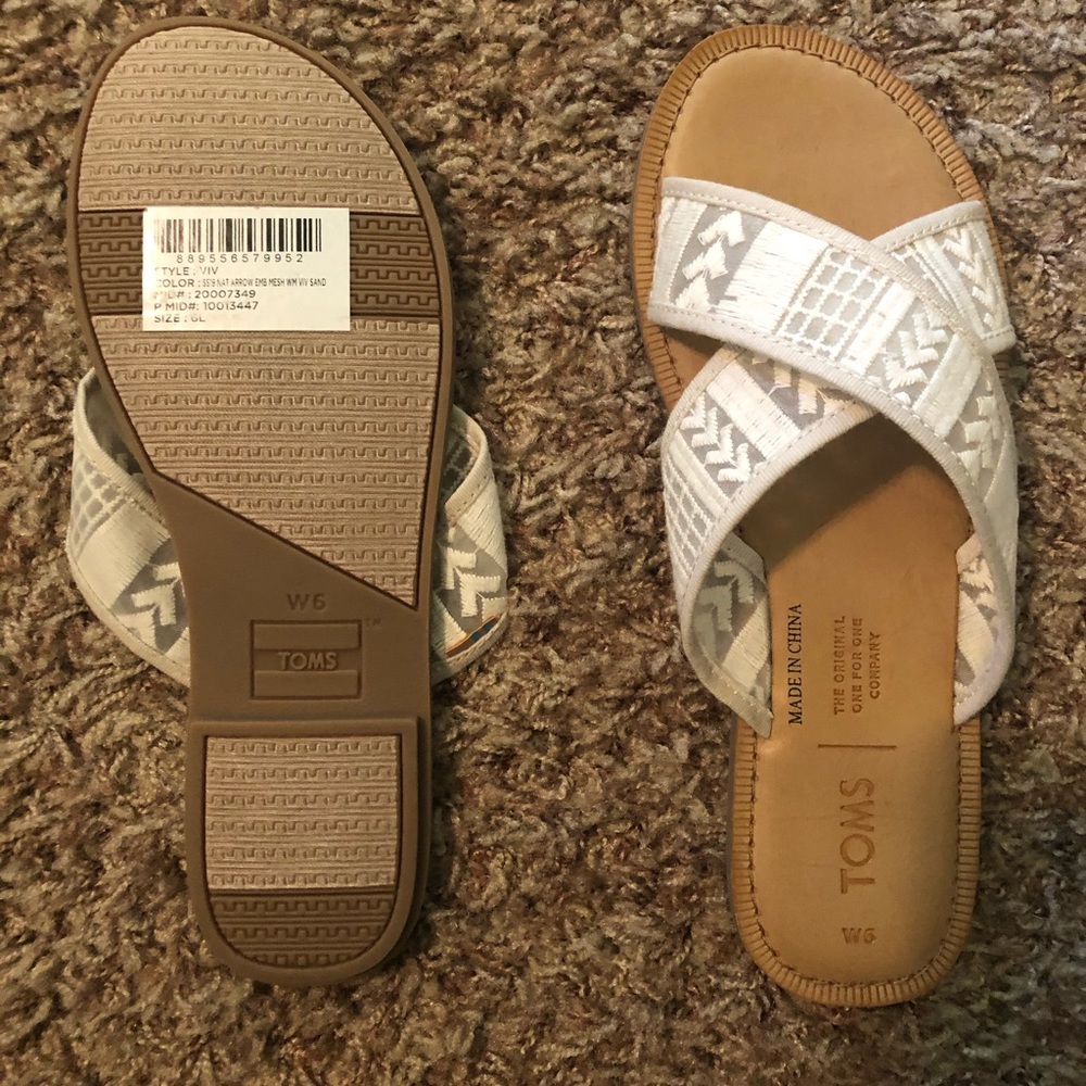 NWT Toms Sandals